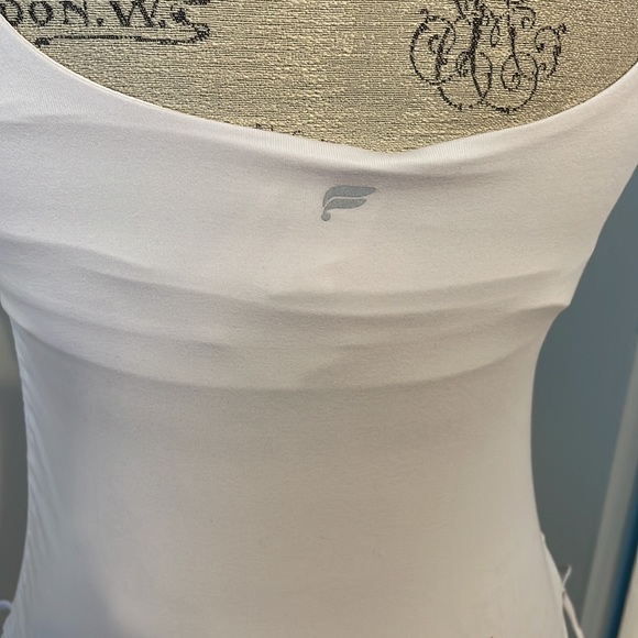 🎉 NWT Fabletics Ruched Built In Bra Tank - Picture 3 of 5
